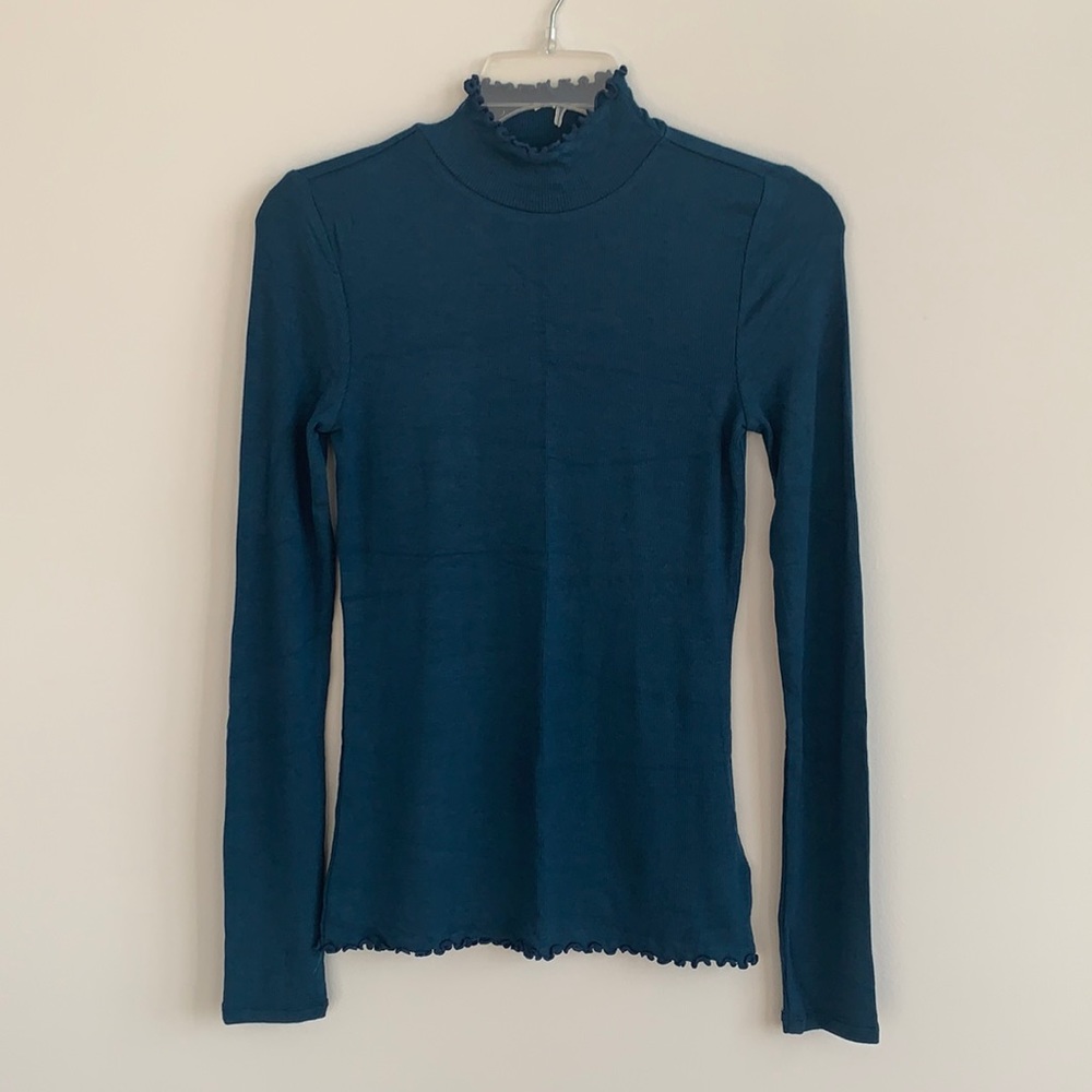 NWOT Gap mock tee